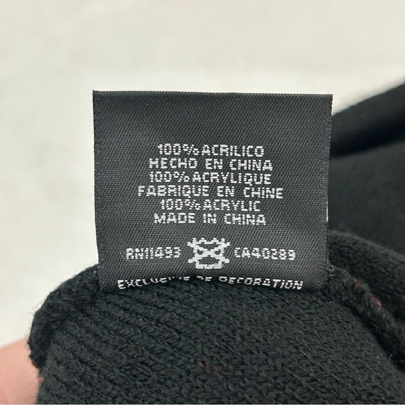 New Era Spell Out w/ Hearts Black Red Cuffed Knit Pom Pom Winter Beanie Hat Cap - Picture 5 of 5